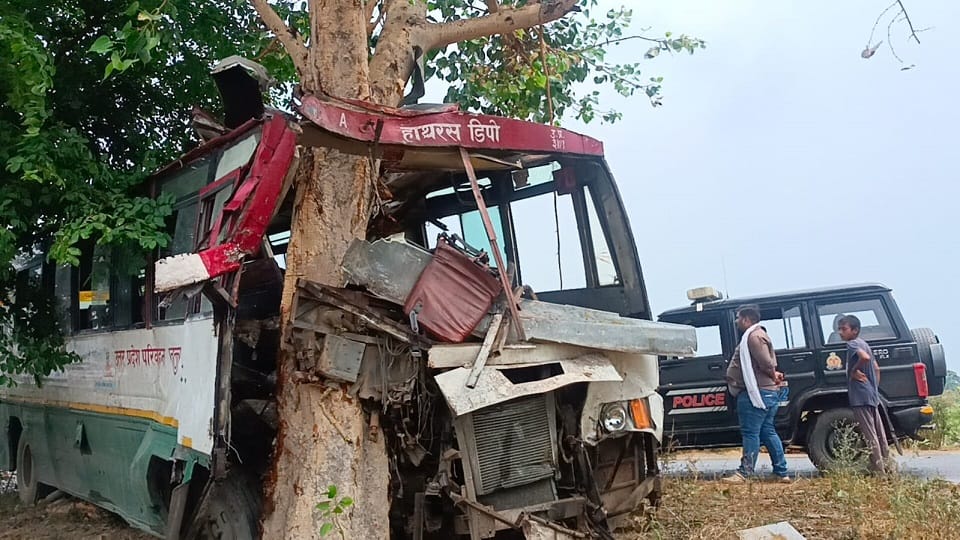 Steering failure of roadways bus going from Haldani to Agra collided with tree