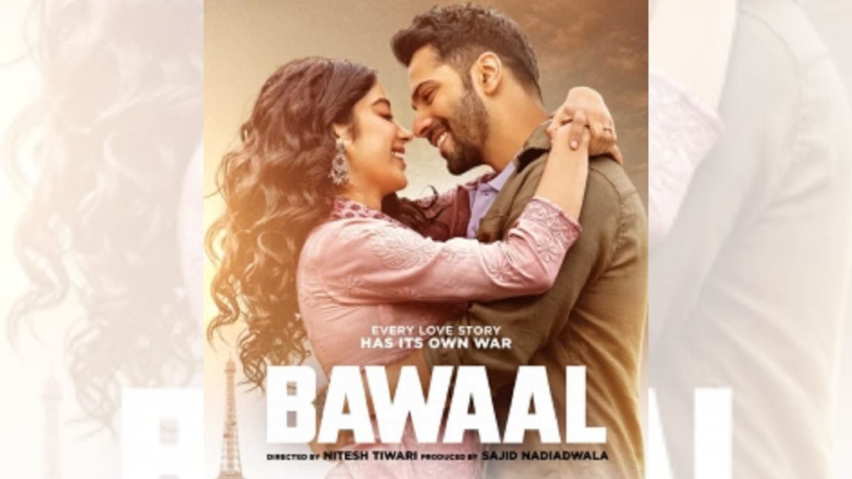 bawal varun dhawan janhvi kapoor film premier on iconic location eiffel tower