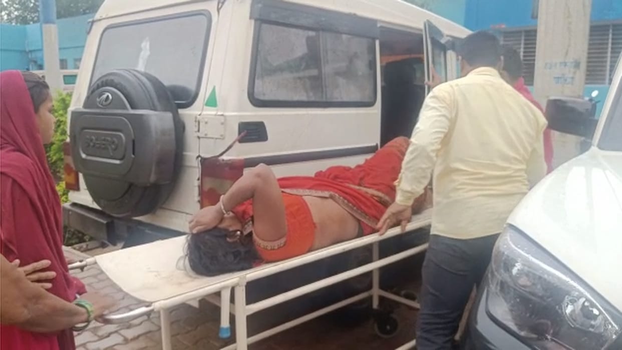 three including 12-year-old girl died due to lightning, four scorched in balrampur