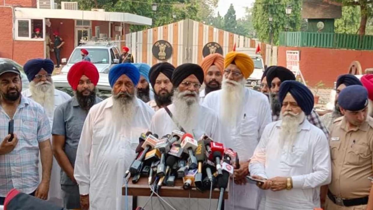 SGPC delegation met the Governor of Punjab