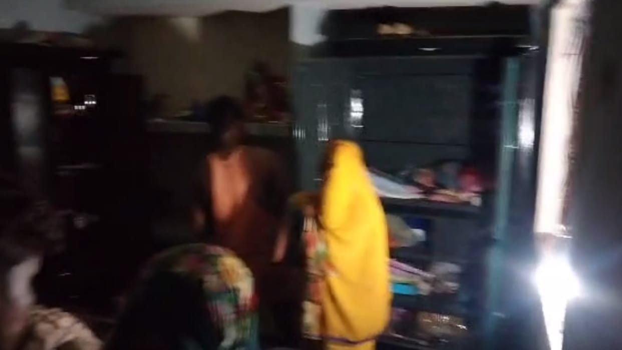 Loot in a house in Talgaon thana kshetra in Sitapur.