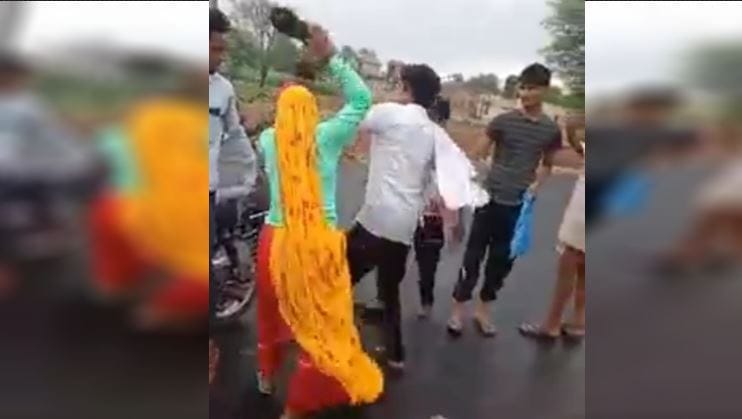 Dausa News Fighting between women and youth in Sikrai