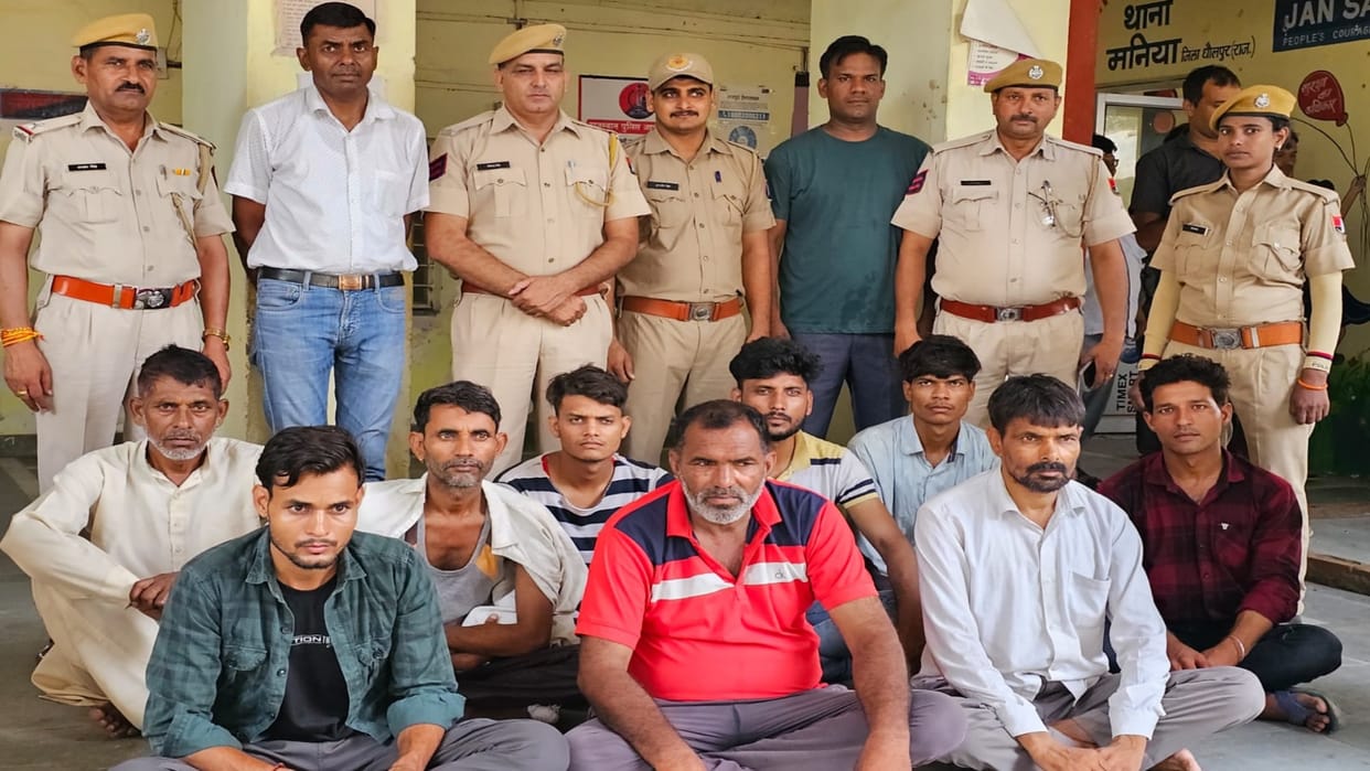 Dholpur Mania police arrested eight miscreants including two prize money of five thousand rupees in Sudarshan