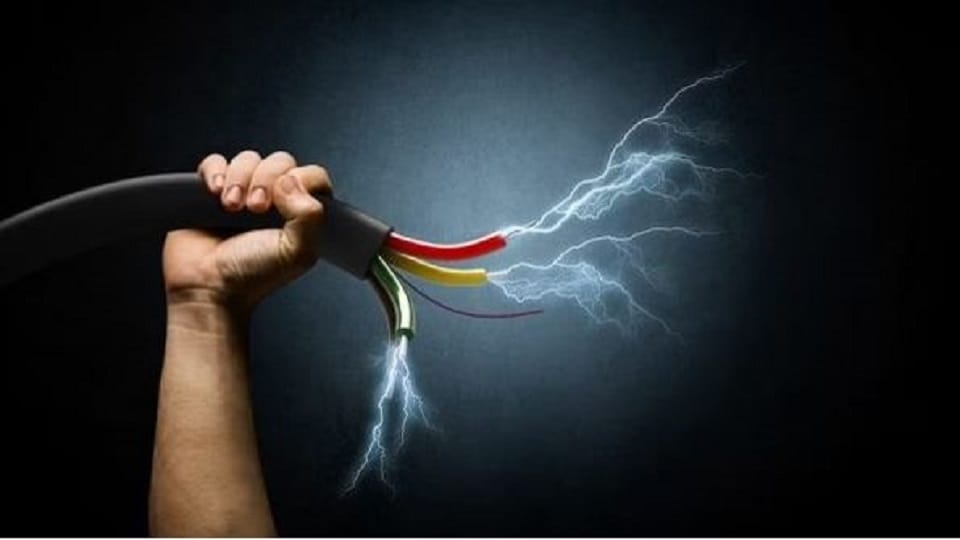 Gave his life for wife trembling due to electrocution husband pulled her from mouth of death