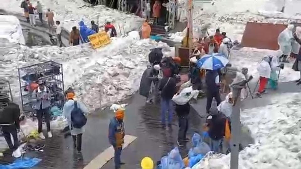 Hemkund Sahib Yatra 2023 Hemkund Sahib in lap of four feet of snow Even in month of June
