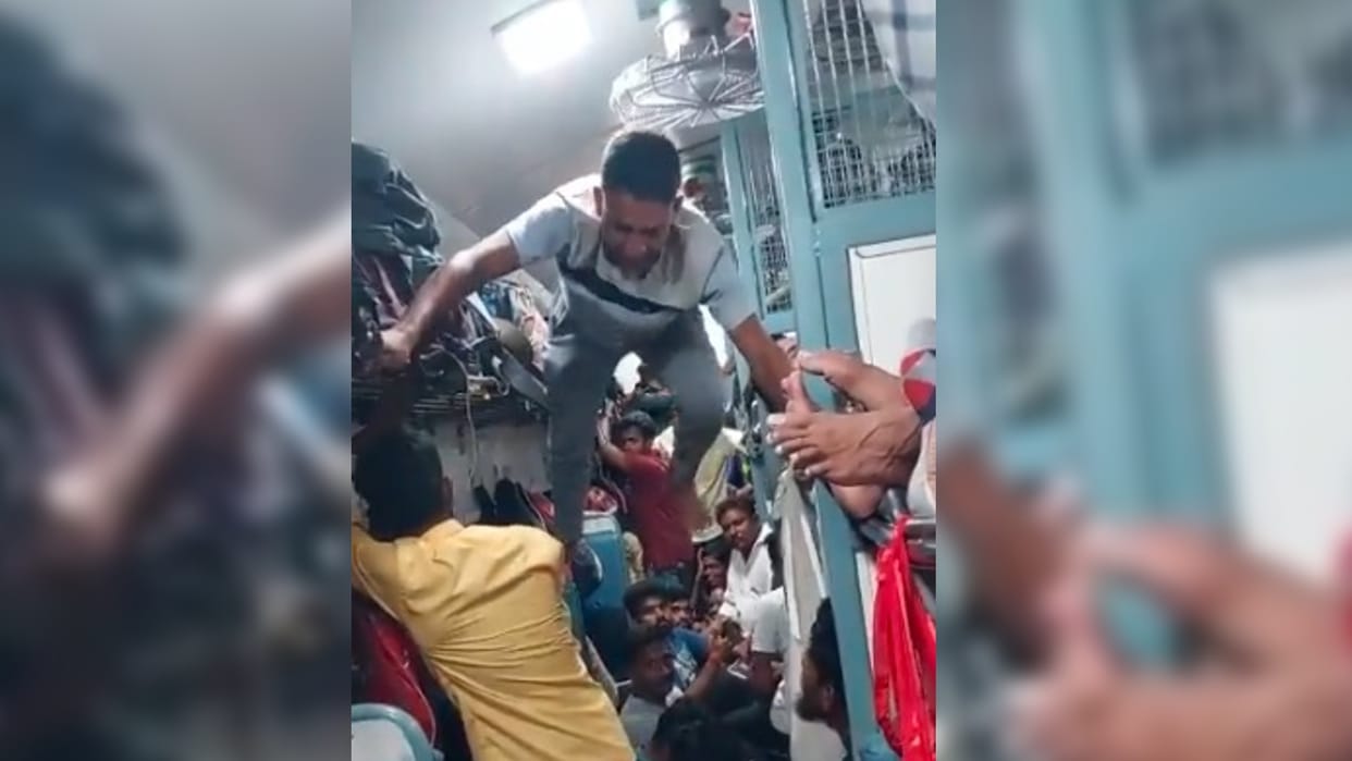 Viral Video:  man travelling in crowded train made his way to the toilet watch viral video