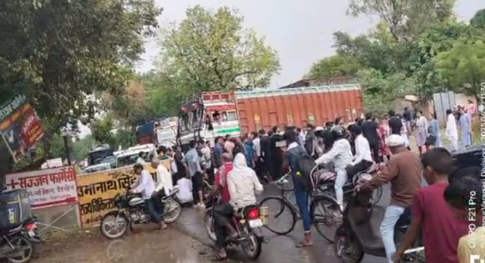 Medical students start protest before Deputy CM brijesh patahk arrival in jaunpur