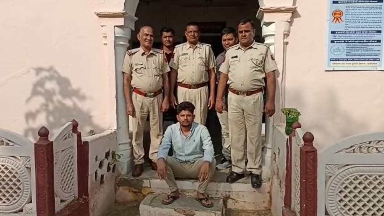 Jhunjhunu Crime Khetri police arrested a crook with a prize of ten thousand rupees