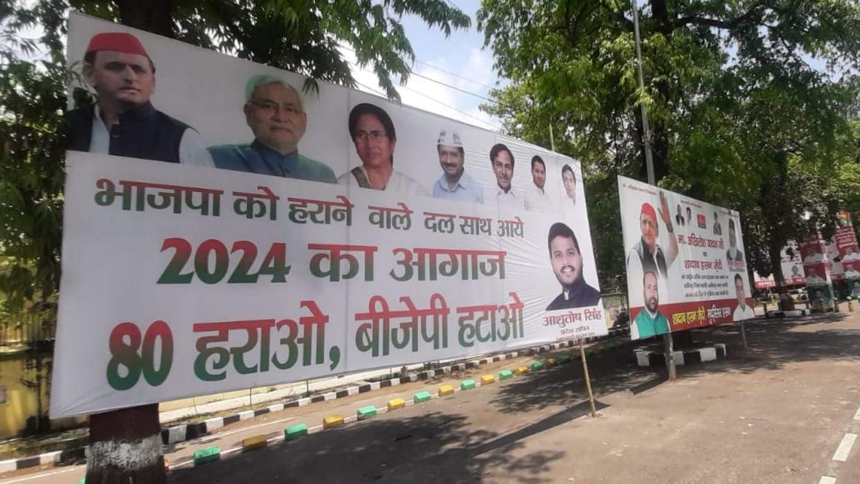 No place for Congress leaders on hoarding of Samajwadi Party.