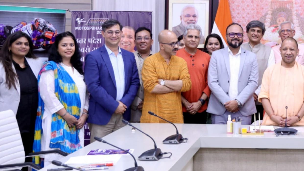 Chief Minister Yogi unveiled the first ticket for the first race of 'Moto GP India' 2023