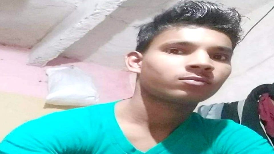 man commits suicide by jumping into river from moving train in bareilly