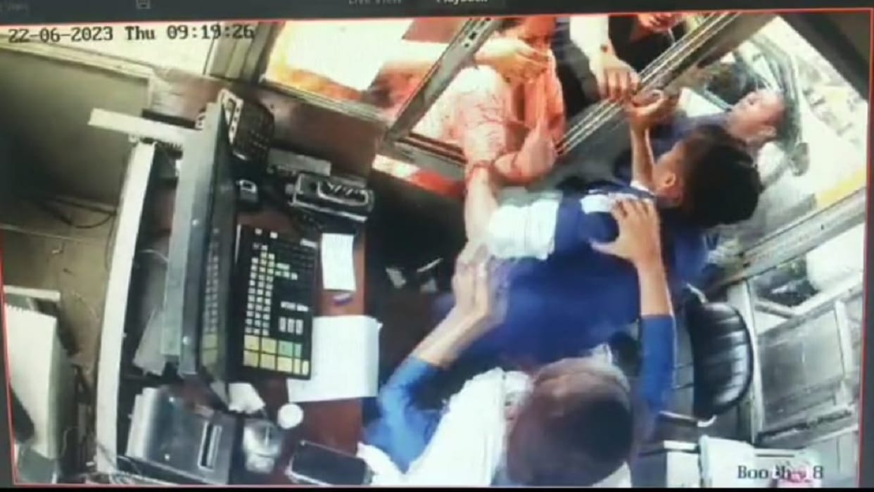 Toll worker assaulted at toll located on Peripheral Expressway in Greater Noida