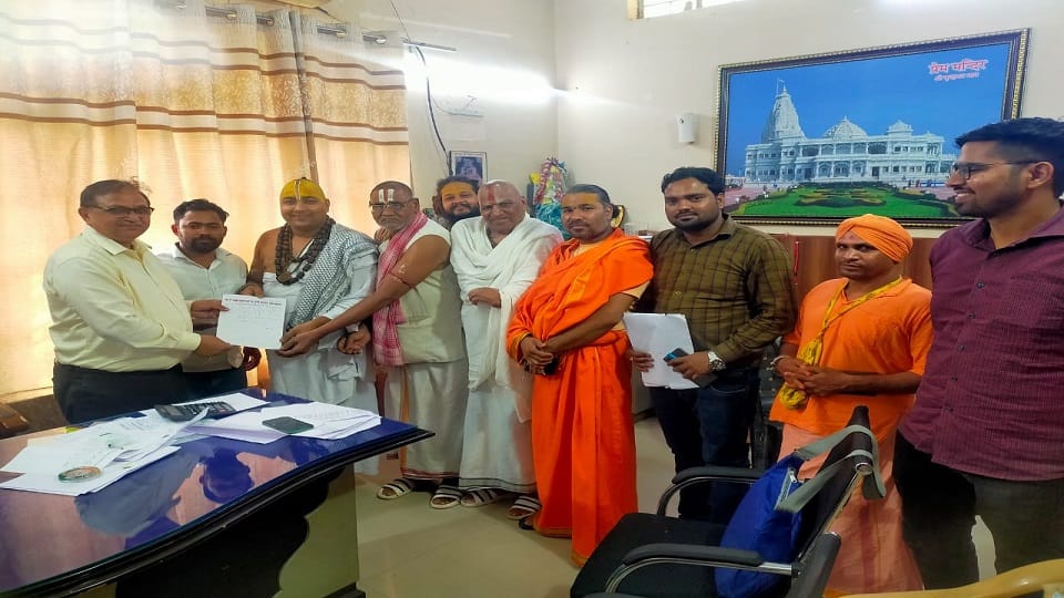 Saints of Vrindavan angry over power cut said if no improvement they will agitate