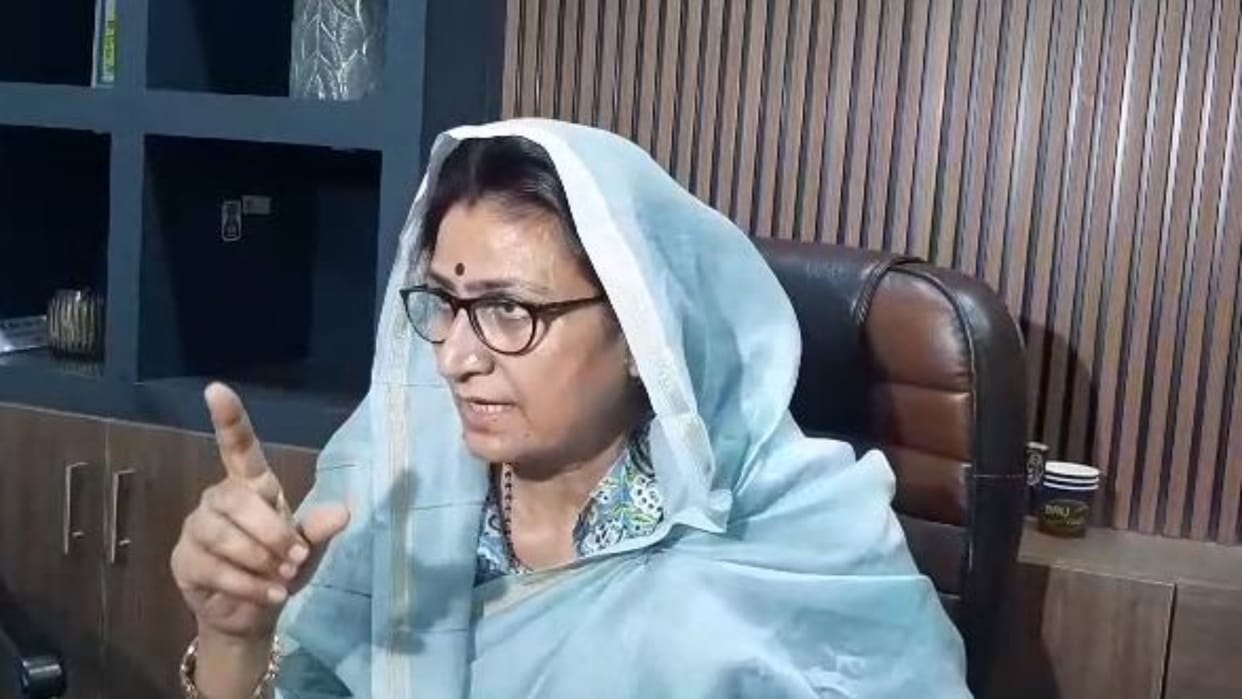 Minister Shakuntala Rawat Says CM Gehlot is doing road show this happened for the first time