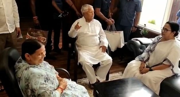 Opposition Party Meeting: Mamta Banerjee met Lalu Yadav; Talk of fighting together against BJP, Nitish Kumar