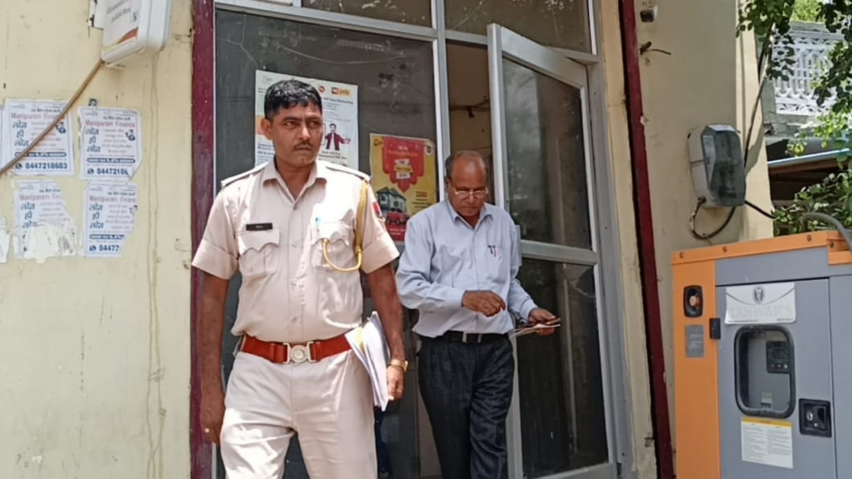 Thugs took Rs 1.82 lakh by changing teacher's ATM card in Alwar Behror
