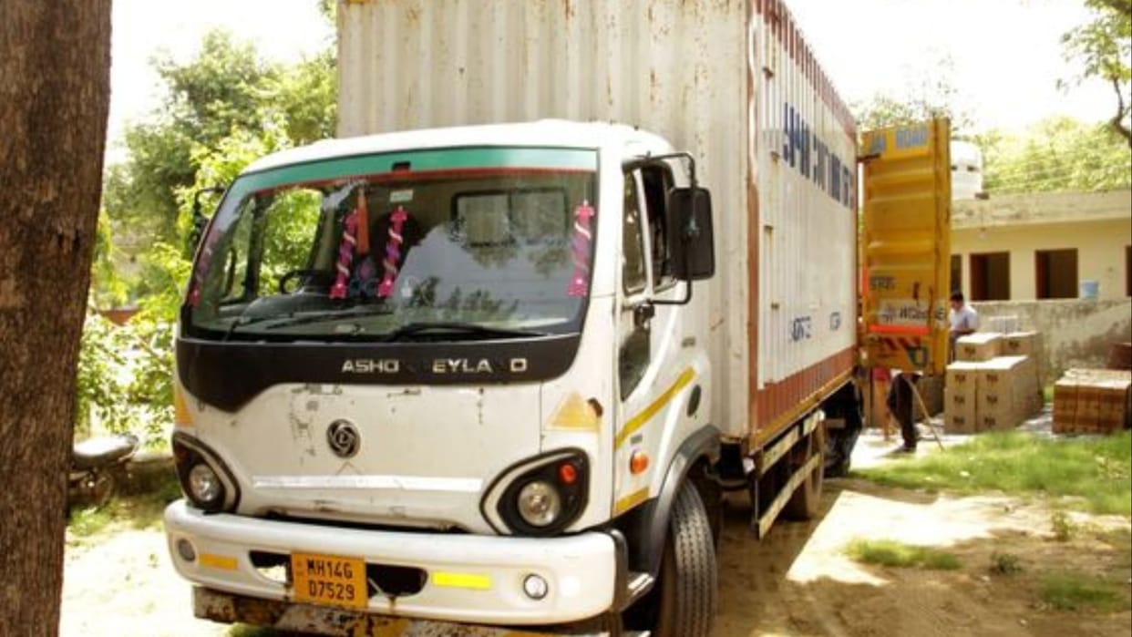 Haryana: Caught a canter carrying liquor from Punjab to Gujarat