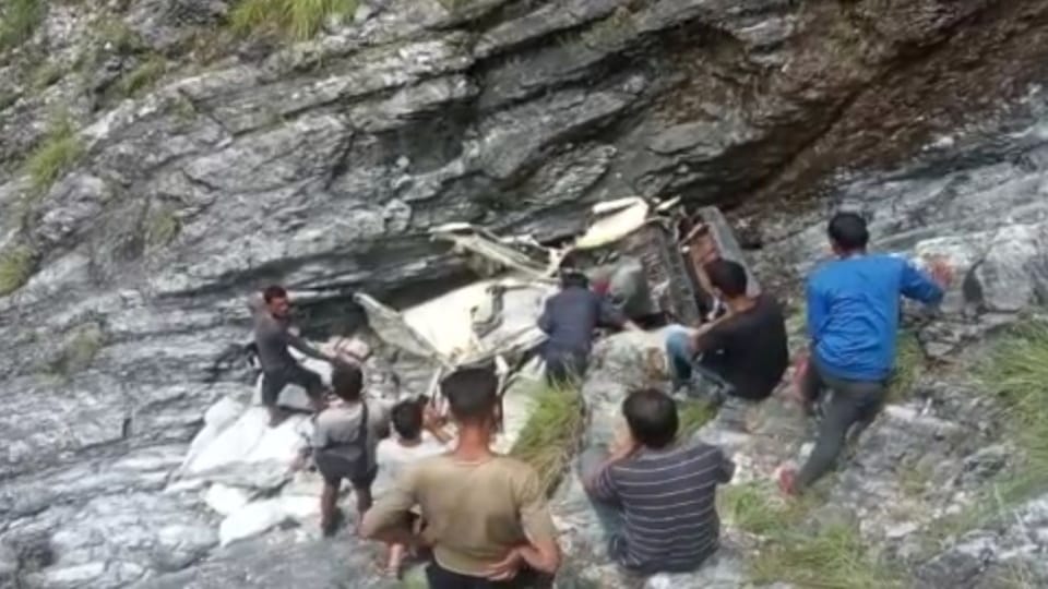 Pithoragarh Accident News Bolero Fell into Ditch Newly Married Couple died during going to temple