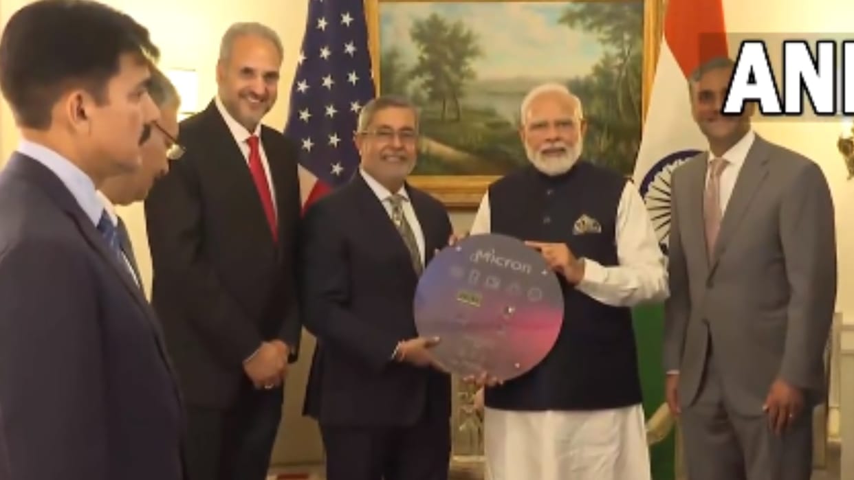 PM Modi meets CEOs of american companies Sanjay Mehrotra Micron Technology General Electric H Lawrence Culp Jr