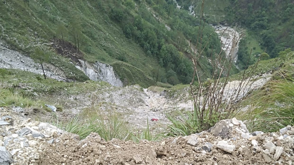 Dehradun News Road Accident in Pithoragarh Two Injured Eight Dead Know Latest Updates in Hindi