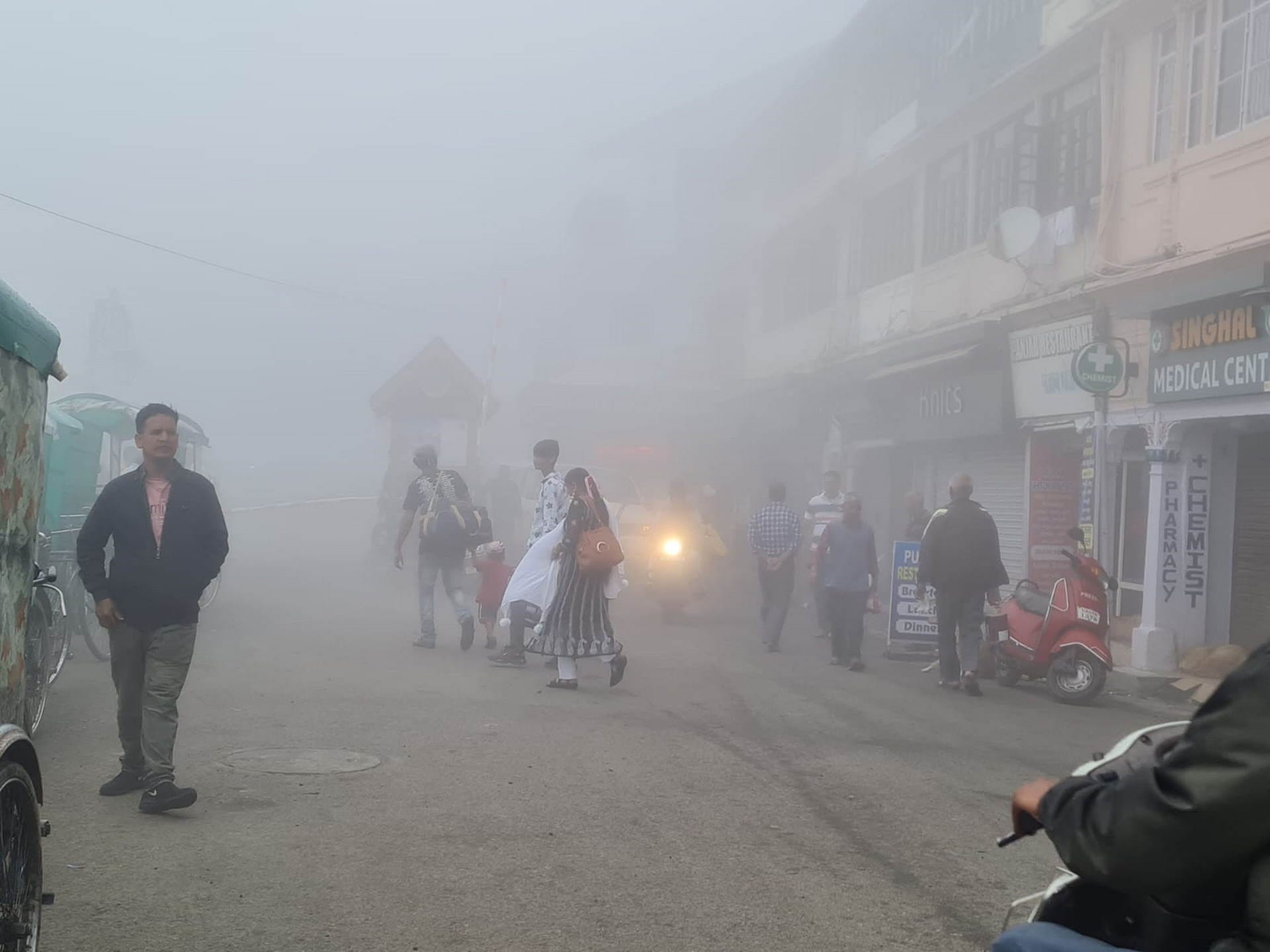 Uttarakhand weather Monsoon Heavy rains water level increase of Saryu river Bageshwar fog Watch Photos