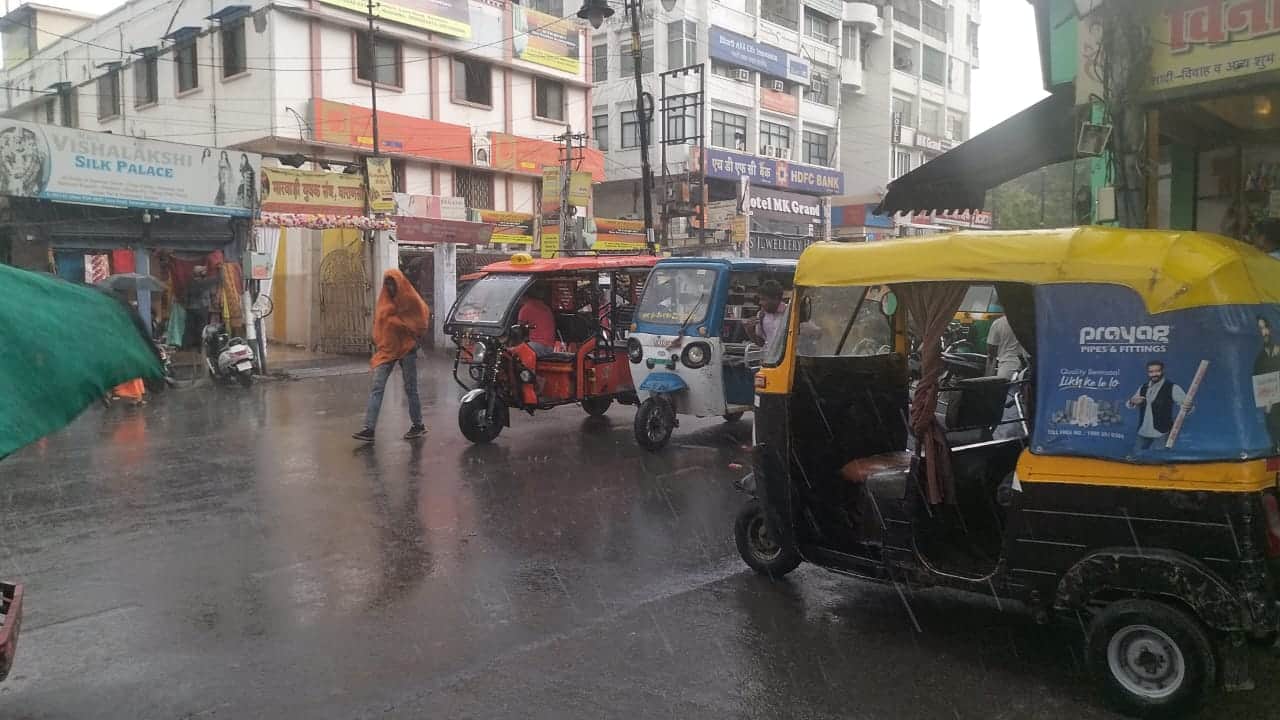 PHOTOS: Weather of Varanasi changed due to heavy rain, drop in temperature, relief from scorching heat