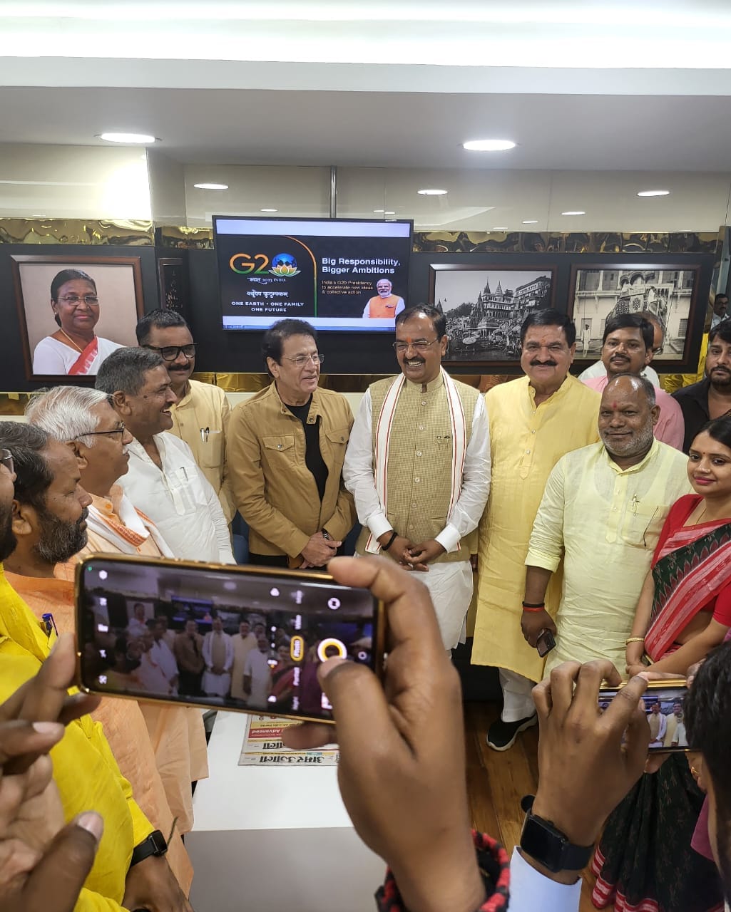 Deputy CM Keshav Prasad Maurya arrived in Varanasi: Grand welcome at the airport, Ram of Ramayana seen togethe