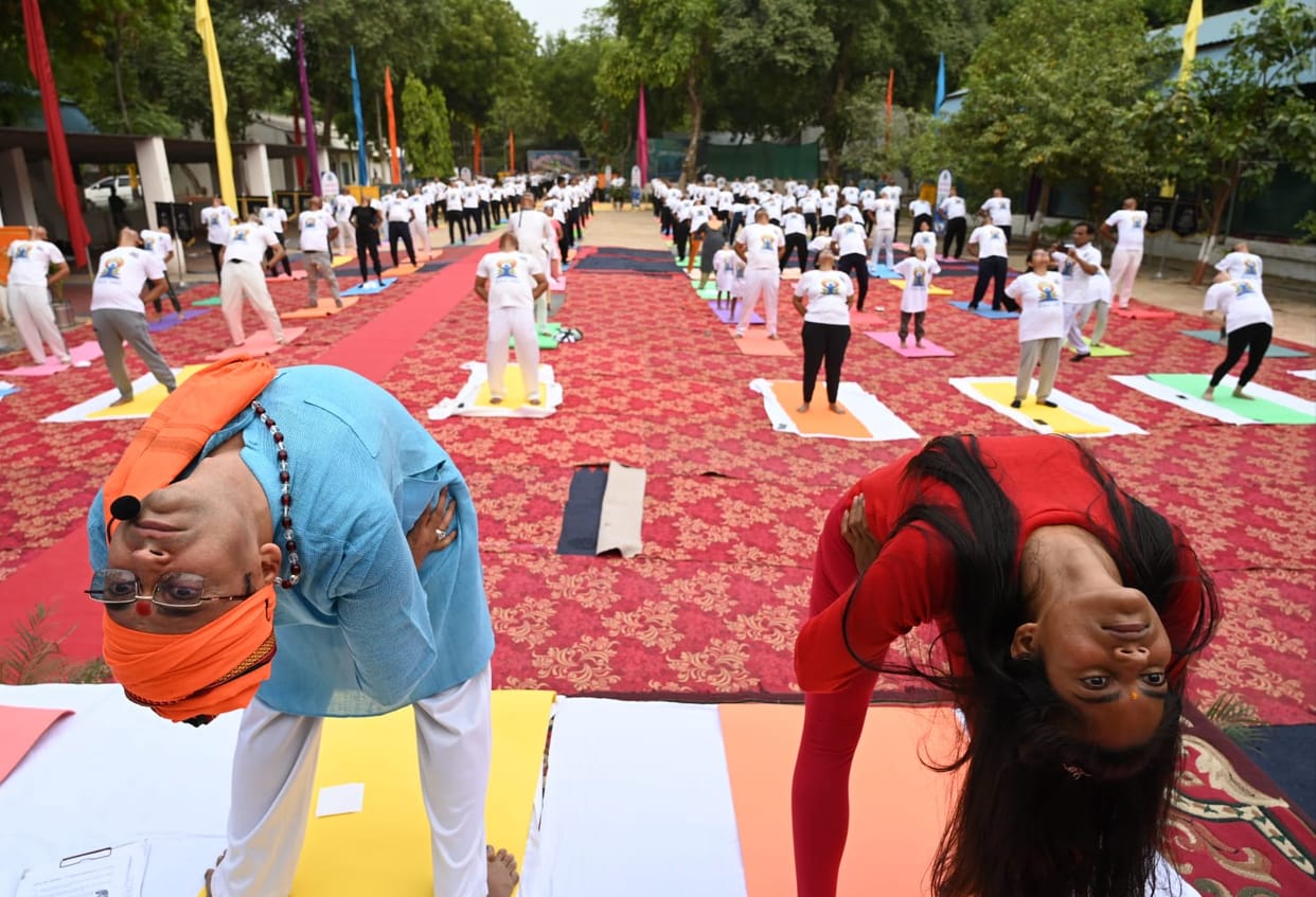 World Yoga Day 95 Battalion CRPF did Yoga Karmayogi honor to Commandant and his wife