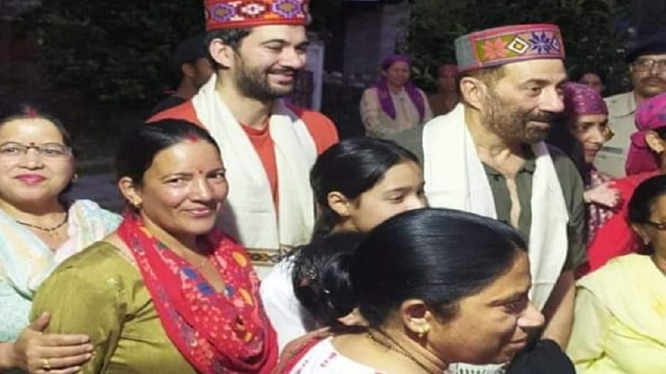 Shimla: Sunny Deol gave son Karna's wedding party in Manali, will go to Kaza today