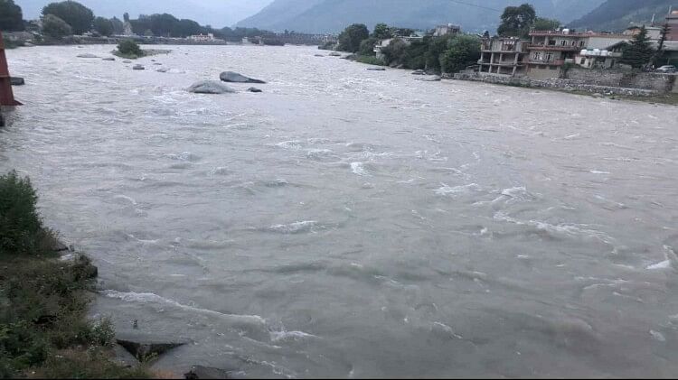 Glaciers started melting as soon as the temperature rise, the water level of rivers and drains increased