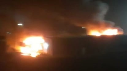 Bihar: Dumper trampled two in Muzaffarpur; Locals torched vehicles, police lathicharged