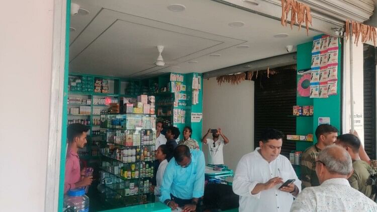 Chhattisgarh: तीन मेडिकल स्टोर के लाइसेंस निरस्त, दो पैथोलॉजी लैब सील; अनियमितता मिलने पर प्रशासन की कार्रवाई