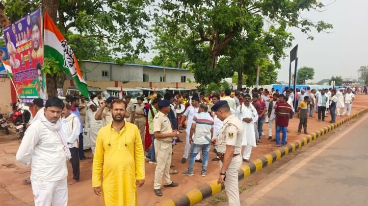Meeting of opposition parties in Patna; Rahul Gandhi talking to workers at Sadakat Ashram, Bihar, Nitish Kumar