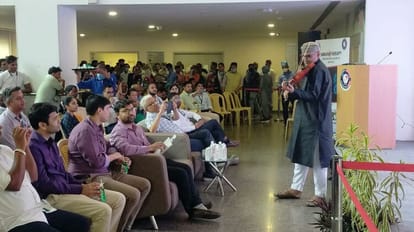 पूरी की अंतिम इच्छा: एक प्यार का नगमा है...कैंसर पीड़ित ने तीन घंटे तक बजाई वायलिन, आंखों से छलके आंसू cancer survivor last wish Fulfill in varanasi Ek pyar ka nagma hai plays violin for three hours