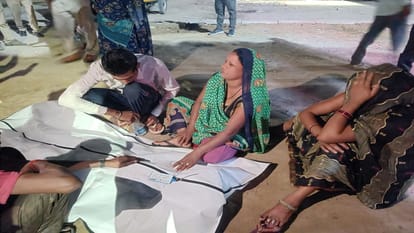 मृतक सचिन के रोते बिलखते परिजन