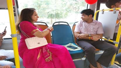 Hema Malini traveled in an e-bus Leaving the luxury car in mathura