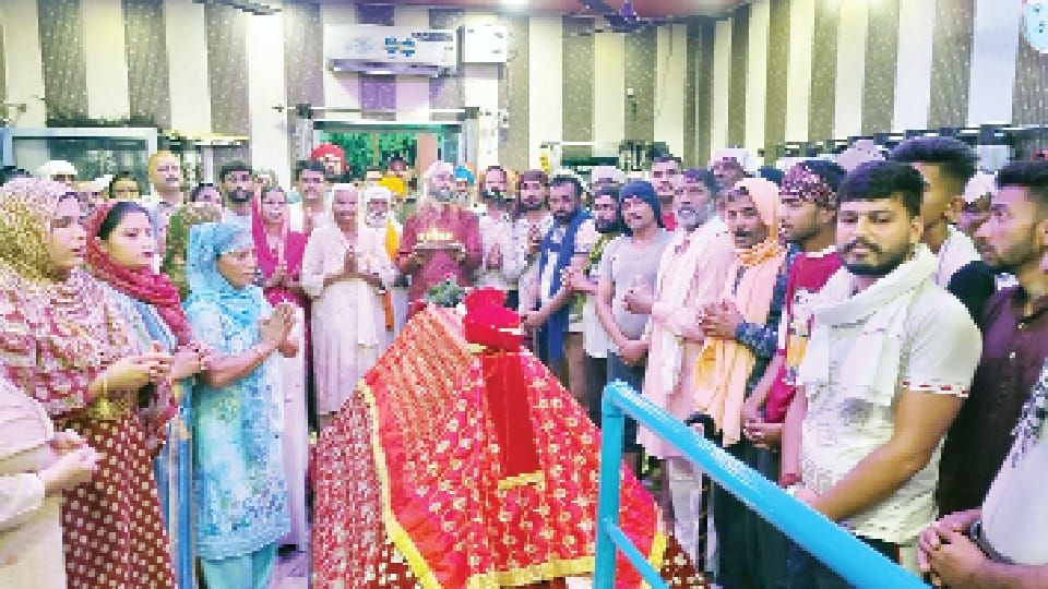 fair was organized at the tomb of Baba Chamliyal in Ramgarh; BSF offered sheet