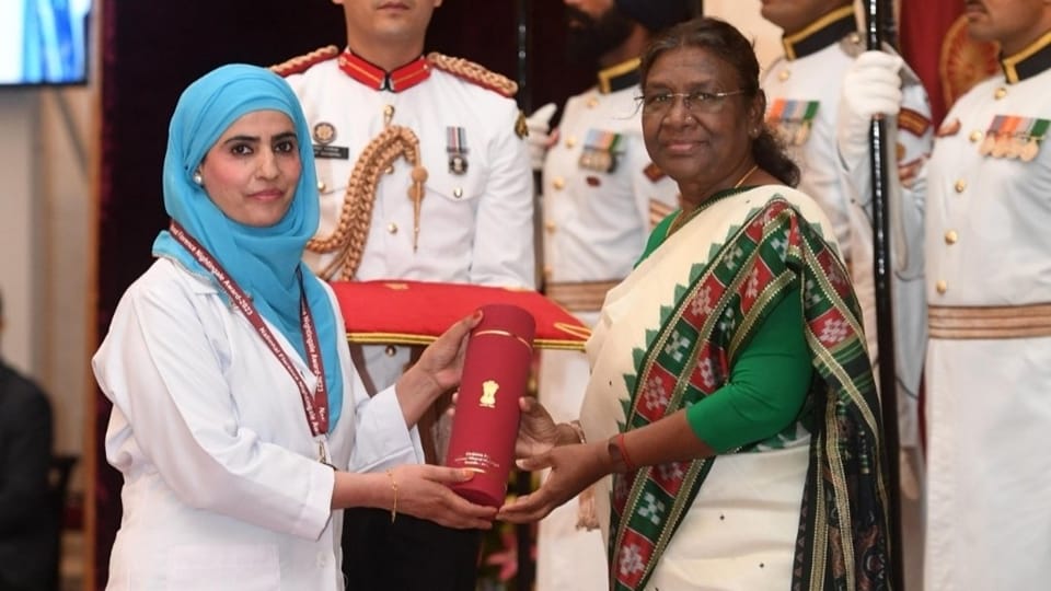 kashmir Firdousa Jan received National Florence Nightingale Award 2023 from President Droupadi Murmu