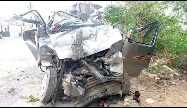 Car rammed into truck parked on highway, two friends died, both were returning from wedding ceremony