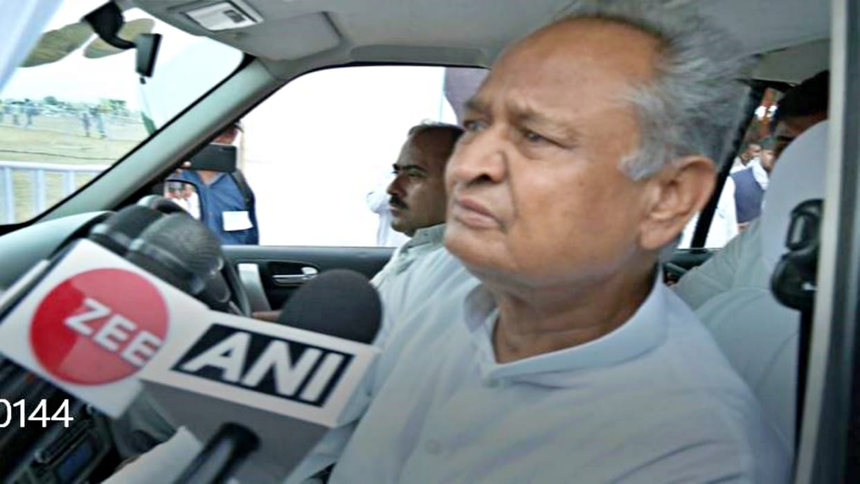 Chief Minister Ashok Gehlot surrounded Prime Minister Narendra Modi regarding ERCP