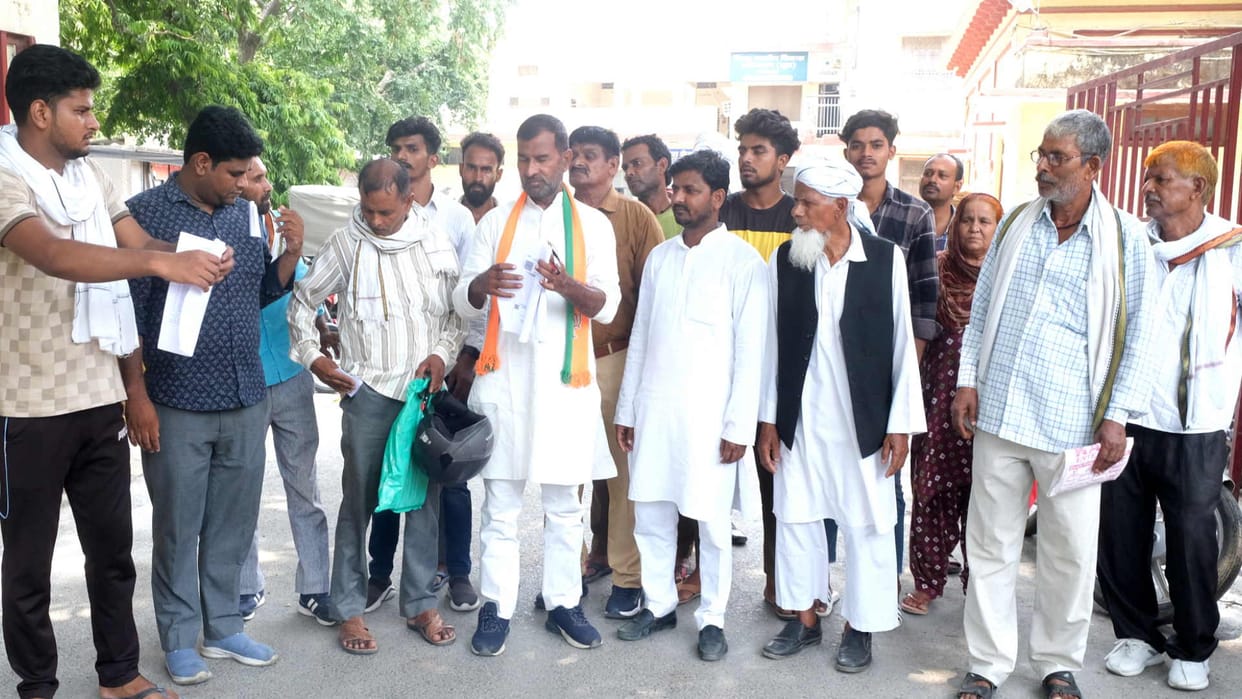 Municipal Corporation warned 27 families to vacate possession In Fatepur of Baba Gambhir Nath Ward