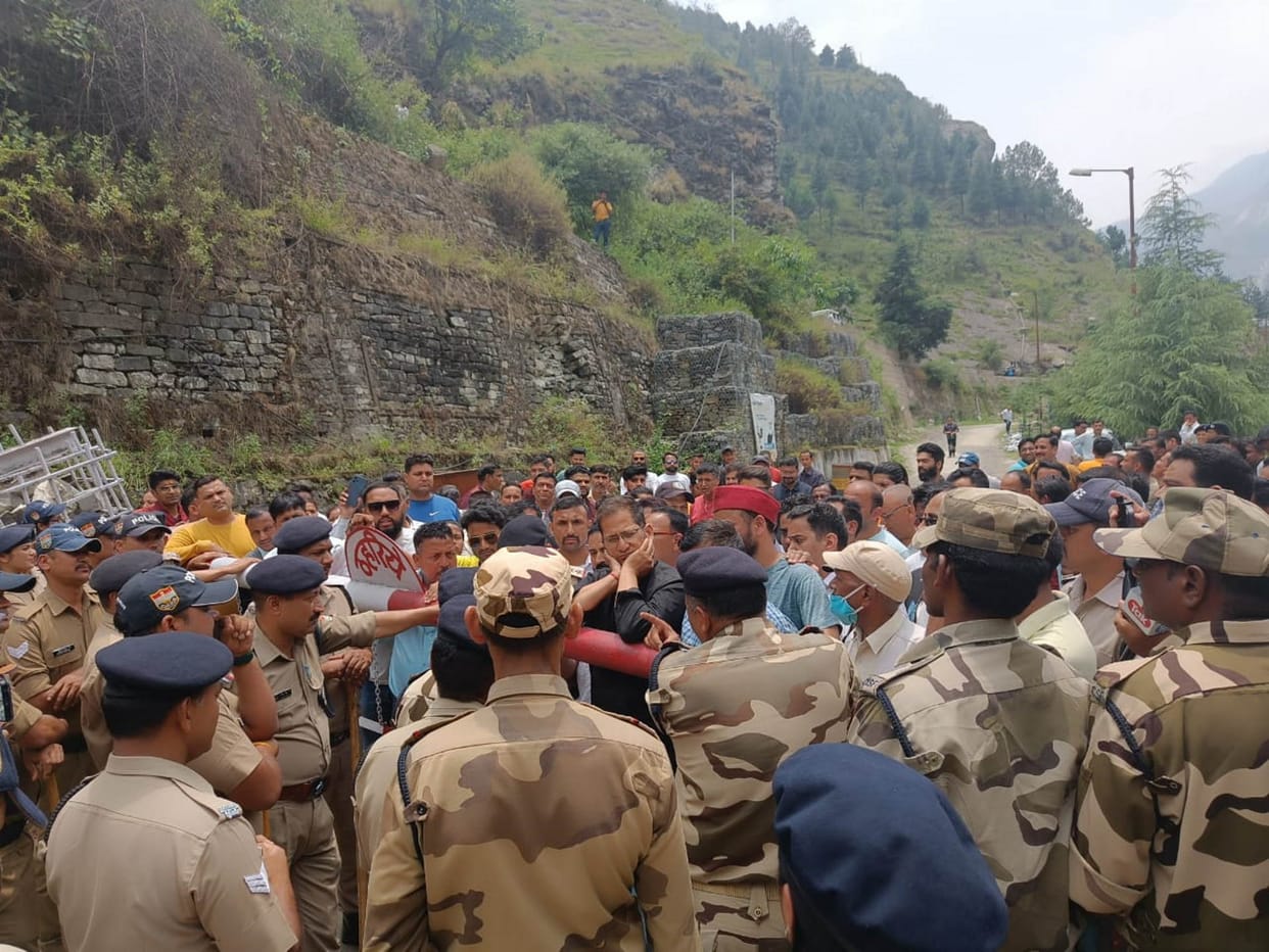 Joshimath market closed in protest against Helang Marwari bypass trade union took out rally and demonstrated