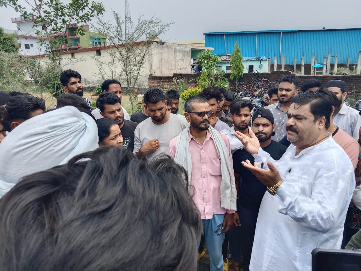 Father-son were badly beaten for not chanting Jai Shri Ram fierce commotion in the police station Dehradun 