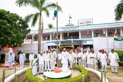 Meeting of opposition parties in Patna; Rahul Gandhi talking to workers at Sadakat Ashram, Bihar, Nitish Kumar