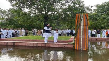 वरुण गांधी और उनकी बेटी ने दी श्रद्धांजिल