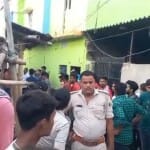 ब्लास्ट के बाद छानबीन करने पहुंची पुलिस।