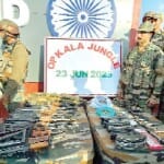 कुपवाड़ा में मारे गए आतंकियों से बरामद हथियार