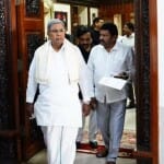 सिद्धारमैया ने विधानसभा में अपने कार्यालय में दक्षिण द्वार से किया प्रवेश।