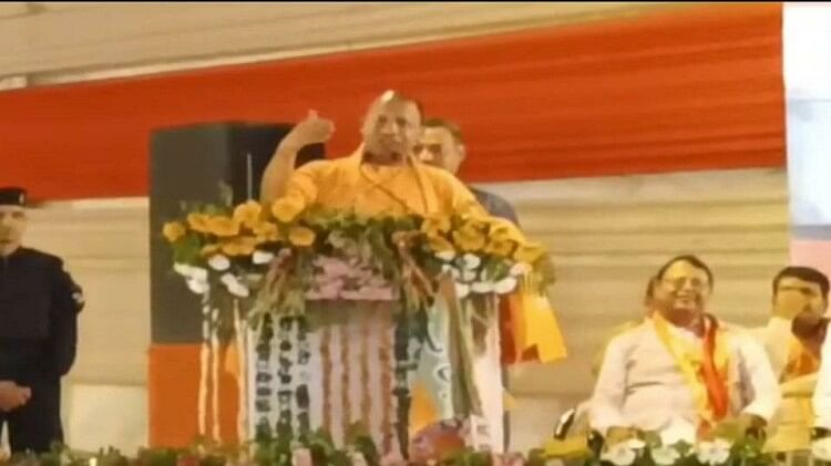 CM Yogi In Mathura: गिनाईं नौ साल की उपलब्धियां, बोले- मथुरा को जल्द मिलेगी वाटरवे और एयरपोर्ट की सुविधा