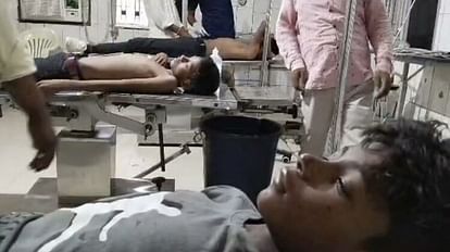 Bihar: तिलक समारोह से लौट रही मैजिक गाड़ी और अनियंत्रित ट्रैक्टर में आमने-सामने की टक्कर; करीब 15 लोग घायल Magic car returning from Tilak ceremony in Arrah collided with uncontrolled tractor; about 15 people injured